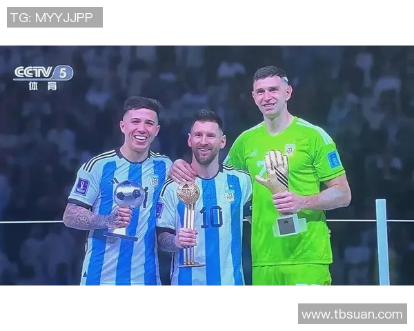 足球明星的传奇故事与辉煌瞬间让我们共同见证他们的荣耀与梦想